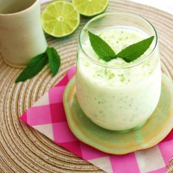 Light & Refreshing Mojito Smoothie