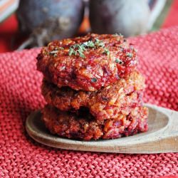 Oat patties with beet