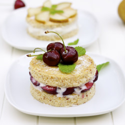 Mini Almond Cakes with Fruit