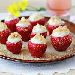 Cheesecake Stuffed Strawberries