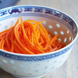 Spicy carrot salad