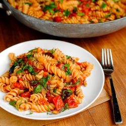 One Skillet Pasta Puttanesca