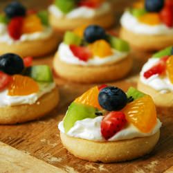 Easy Mini Fruit Pizza