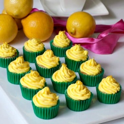 Vanilla and Lemon Mini Cupcakes