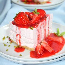 Cheesecake with strawberries