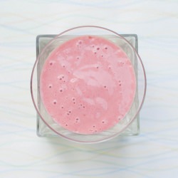 Yogurt fruit smoothie