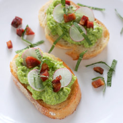 Pancetta & Sweet Pea Crostini