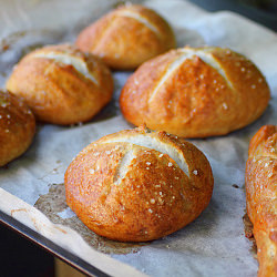 Pretzel Hamburger Buns