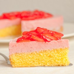 Yoghurt Strawberry Cake