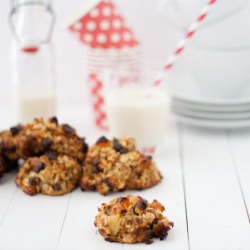 Oat, apricot & choco chips cookies