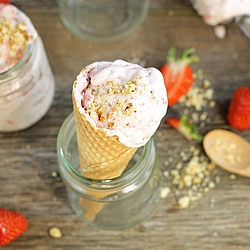 Strawberry Crumble Ice Cream
