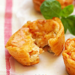 Tomatoes & mozzarella muffins