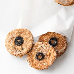Oat crackers with olives