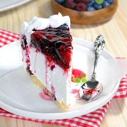 Cake with Yogurt and Berries