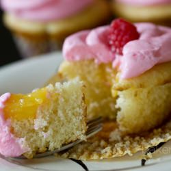 Vanilla Cake Raspberry with Lemon