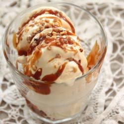 Vanilla ice-cream w/ caramel