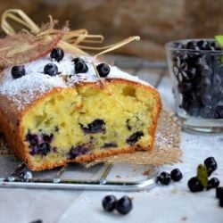 Cake with Berries and Lemon