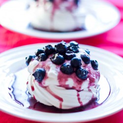 Easy Berry Pavlova