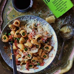 Pipe Rigate with Peas