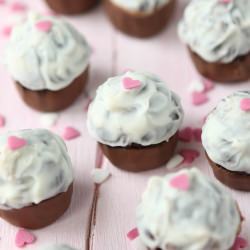 Tiny brownie cake balls