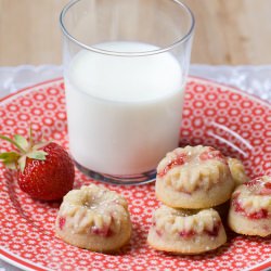 Strawberry Amaretto Mini-Cakes