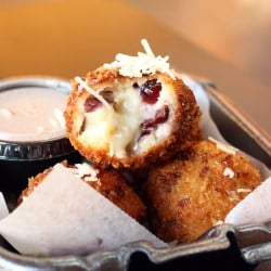 Cranberry Mac ‘n Cheese Balls