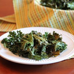 Baked Crispy Garlic Kale Chips
