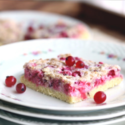 Redcurrant meringue cake