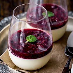 Vanilla Panna Cotta & Berry Compote