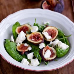Salad with Figs and Goat Cheese