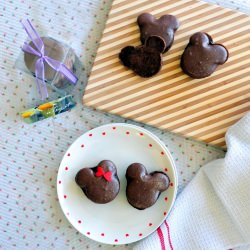 Mickey and Minnie Chocolate Macaron