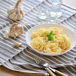 Skordomakarona: Pasta with garlic