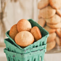 Tiny Peach Hand Pies