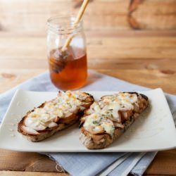 Roasted Pear and Gorgonzola Toast
