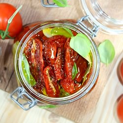 Dried tomatoes in olive oil