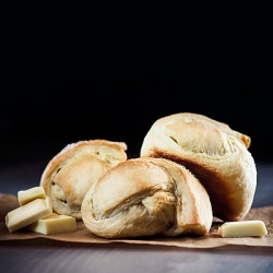 Yeast buns with white surprise