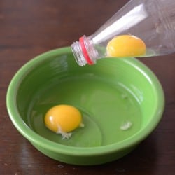 separate an egg yolk