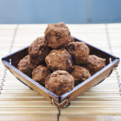 Raw Vegan Carob & Almonds Bon Bons