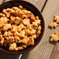 Crispy Cheddar Crackers