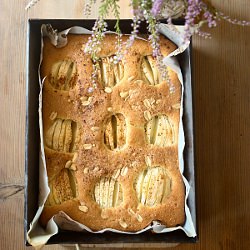 Simple apple cake