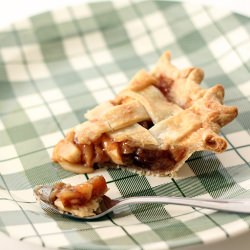 Amaretto Raisin Crabapple Pie