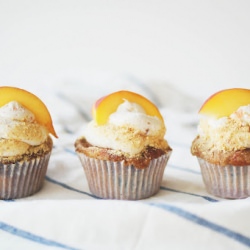 Peach Cobbler Cupcakes