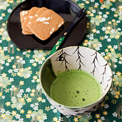 How to make matcha (green tea)
