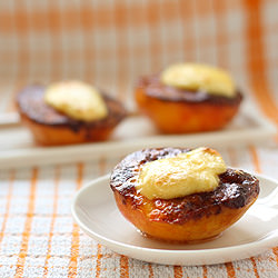 Cheesecake-Stuffed Peaches