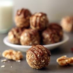 Raw Cinnamon Raisin Balls