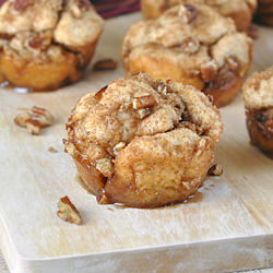 Easy Maple Pecan Pull-Apart Muffins