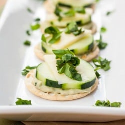 Cracker Bites w/ Hummus