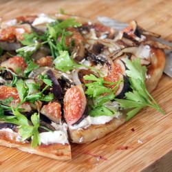 Fresh Fig and Onion Flatbread Pizza