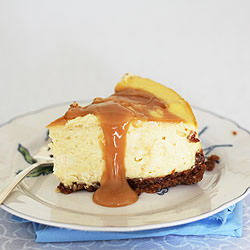 Caramel vanilla baked cheesecake
