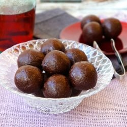 Spicy And Chocolaty Energy Balls